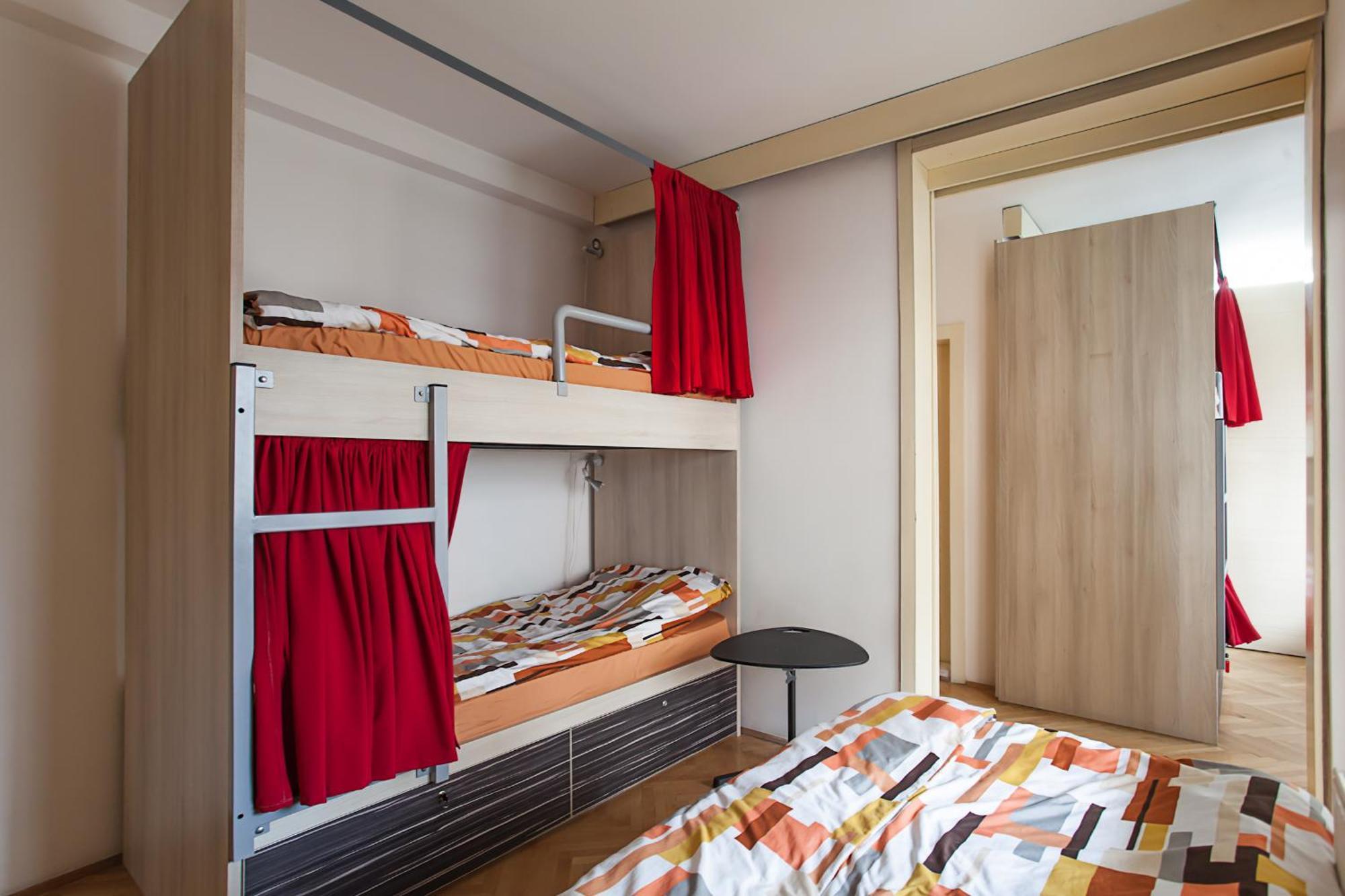 Urban Hostel & Apartments Skopje Luaran gambar