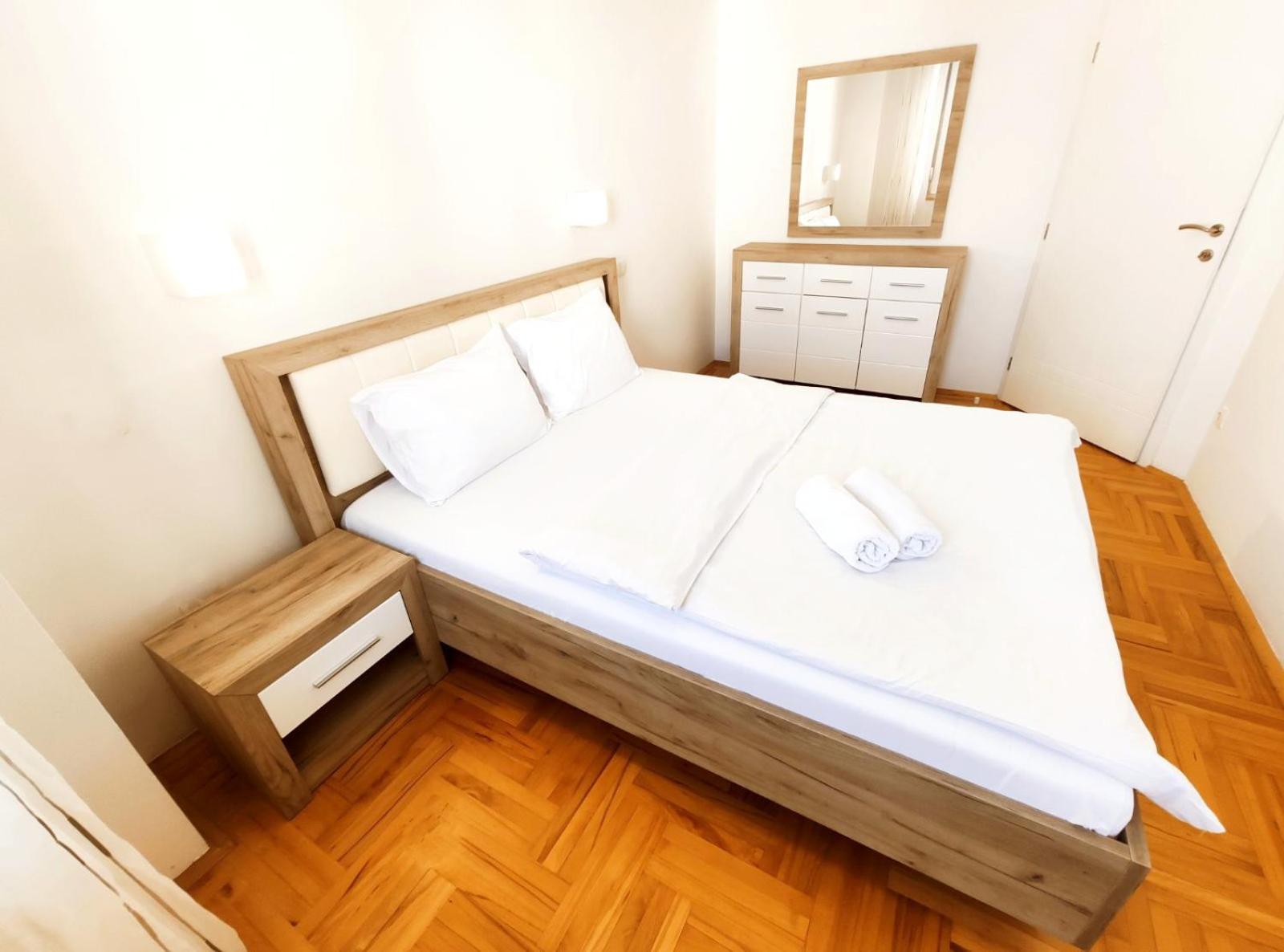 Urban Hostel & Apartments Skopje Bilik gambar