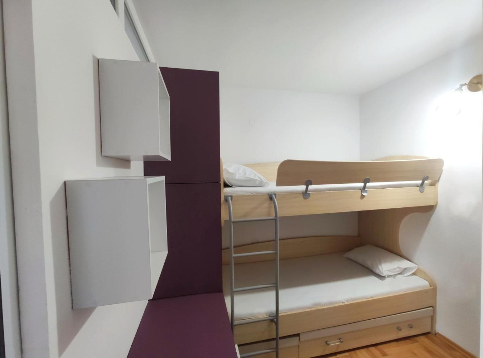 Urban Hostel & Apartments Skopje Bilik gambar