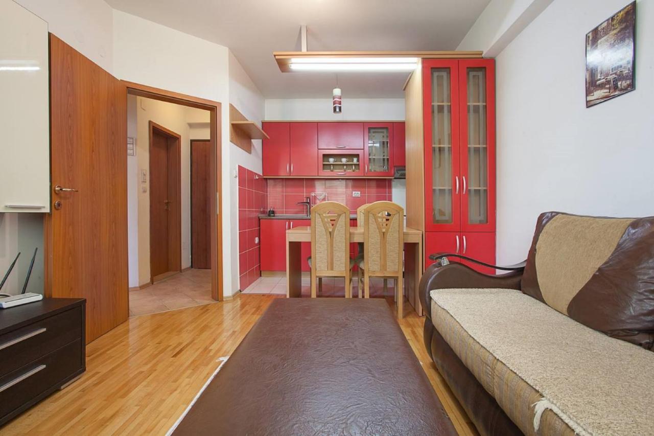 Urban Hostel & Apartments Skopje Luaran gambar